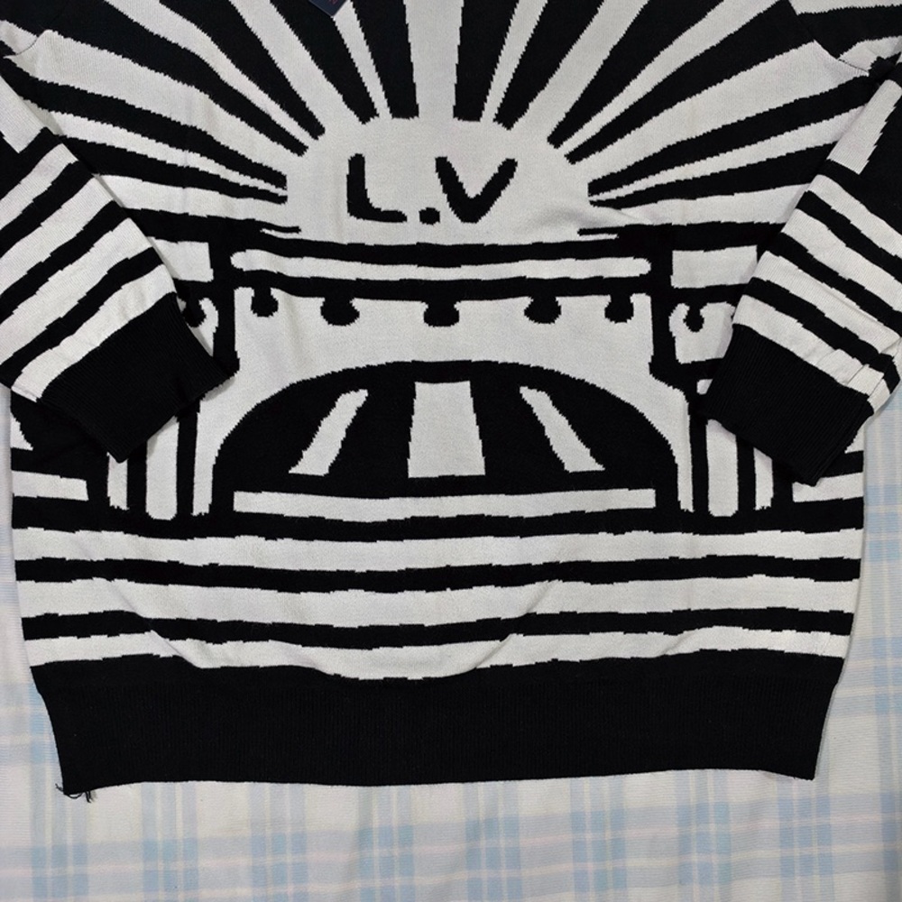 Louis Vuitton Black and White Sweater - Picture 5 of 8